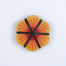 Load image into Gallery viewer, Studio Wald Flower Shaped Press - Yellow