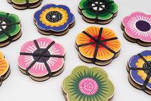 Load image into Gallery viewer, Studio Wald Flower Shaped Press - Yellow